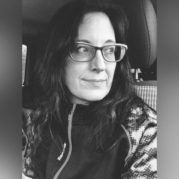 Welcome to my closet! 🤗🙏🏼💖✨🦋 - Picture 2 of 7